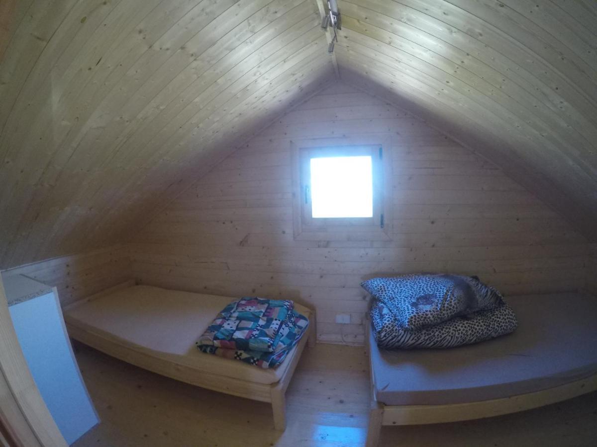 Domek Caloroczny Zastan Экстерьер фото